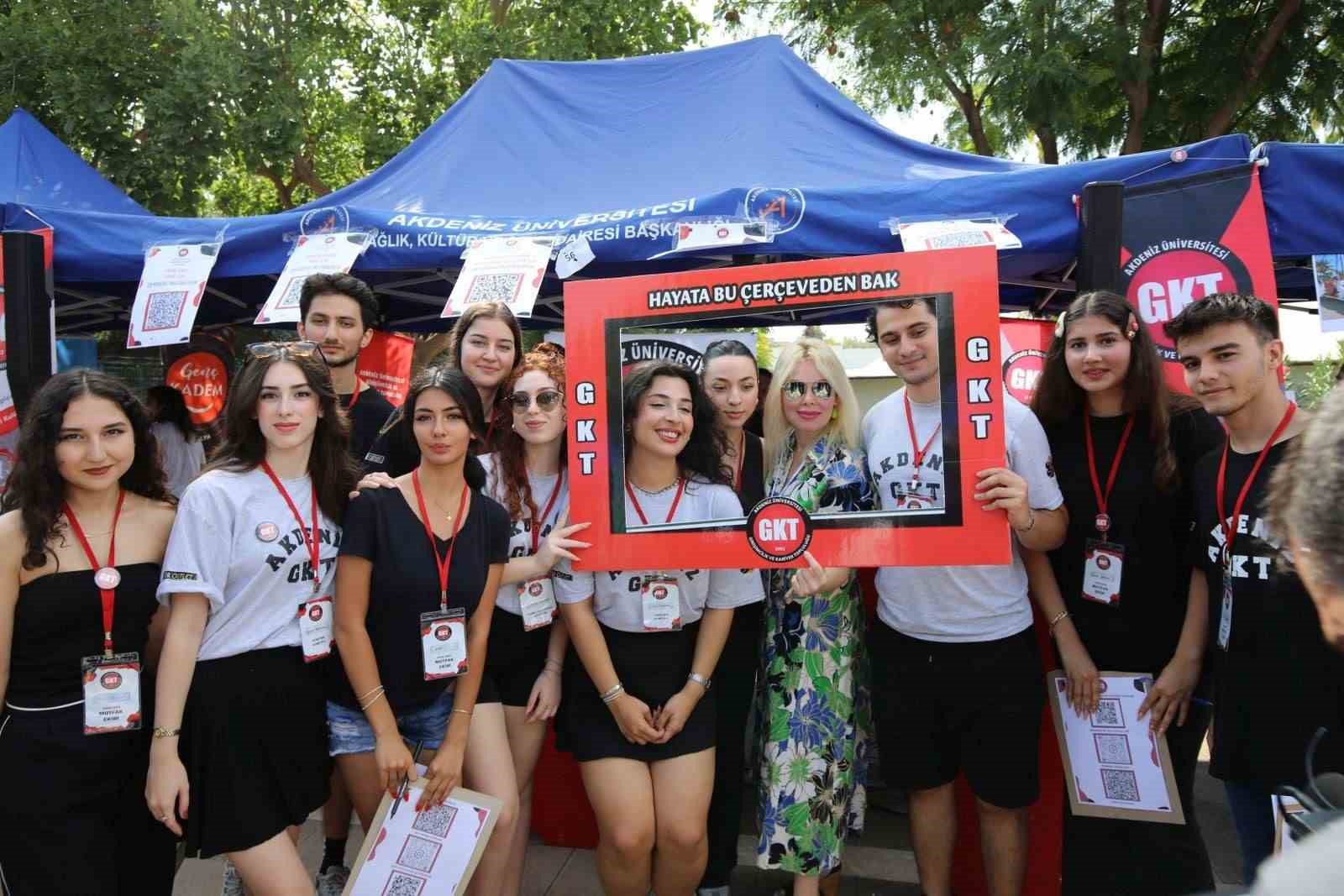 Akdeniz Üniversitesi Öğrenci Toplulukları Tanıtım Günleri başladı
