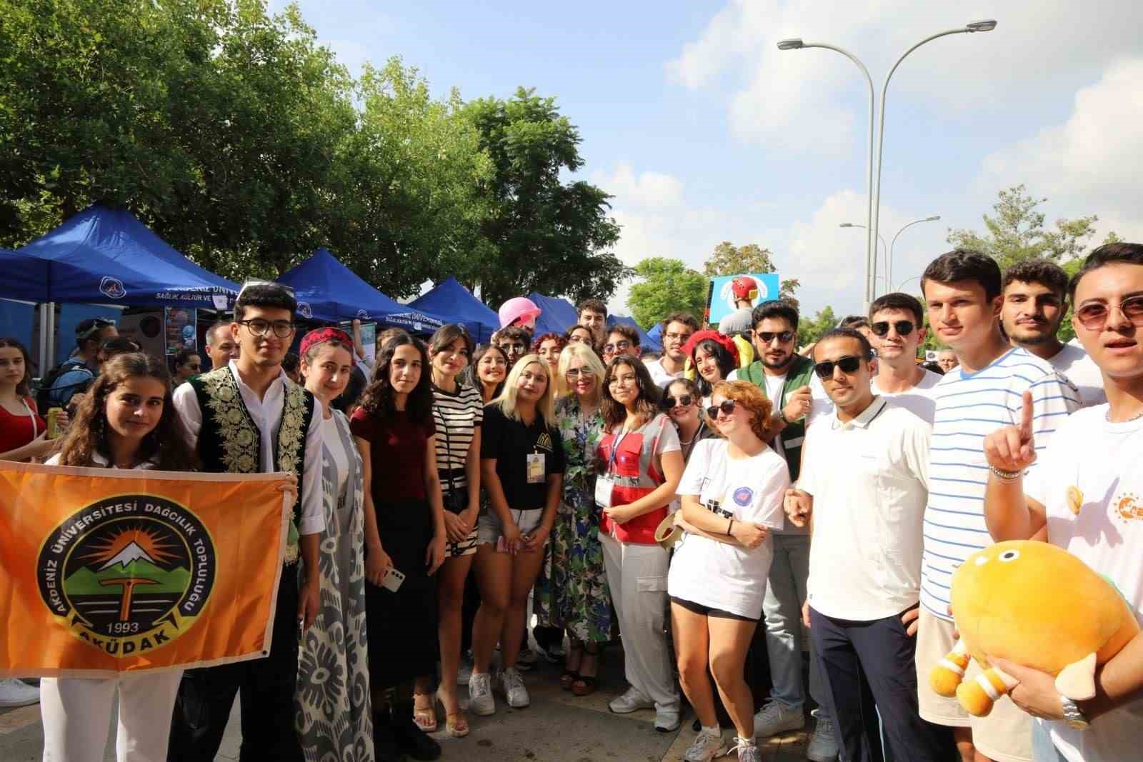 Akdeniz Üniversitesi Öğrenci Toplulukları Tanıtım Günleri başladı
