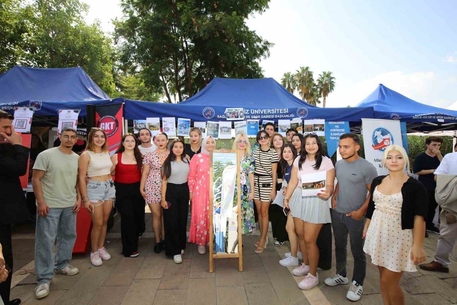 Akdeniz Üniversitesi Öğrenci Toplulukları Tanıtım Günleri başladı
