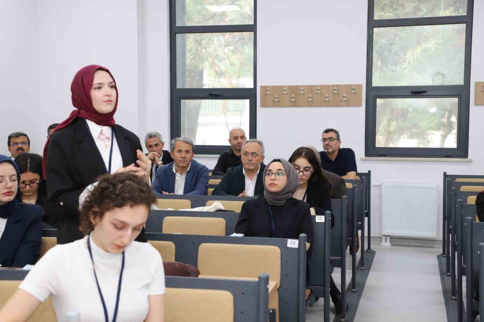 Liseli gençler merkez mecliste gündemi değerlendirdi
