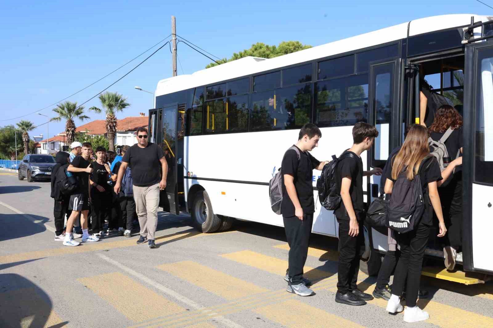 Güzelbahçe Belediyesinden ücretsiz okul servisi
