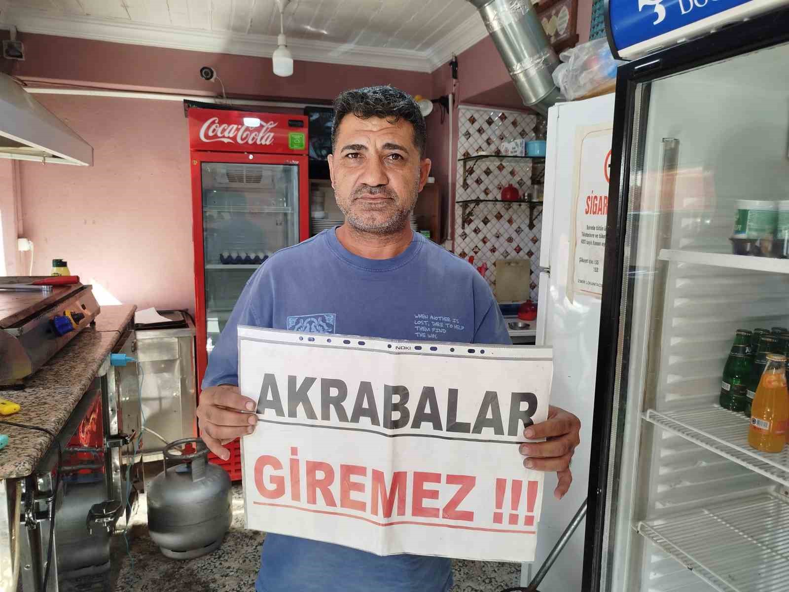 Bedavacı akrabalara isyan etti, dükkanına ’Akrabalar giremez’ pankartı astı
