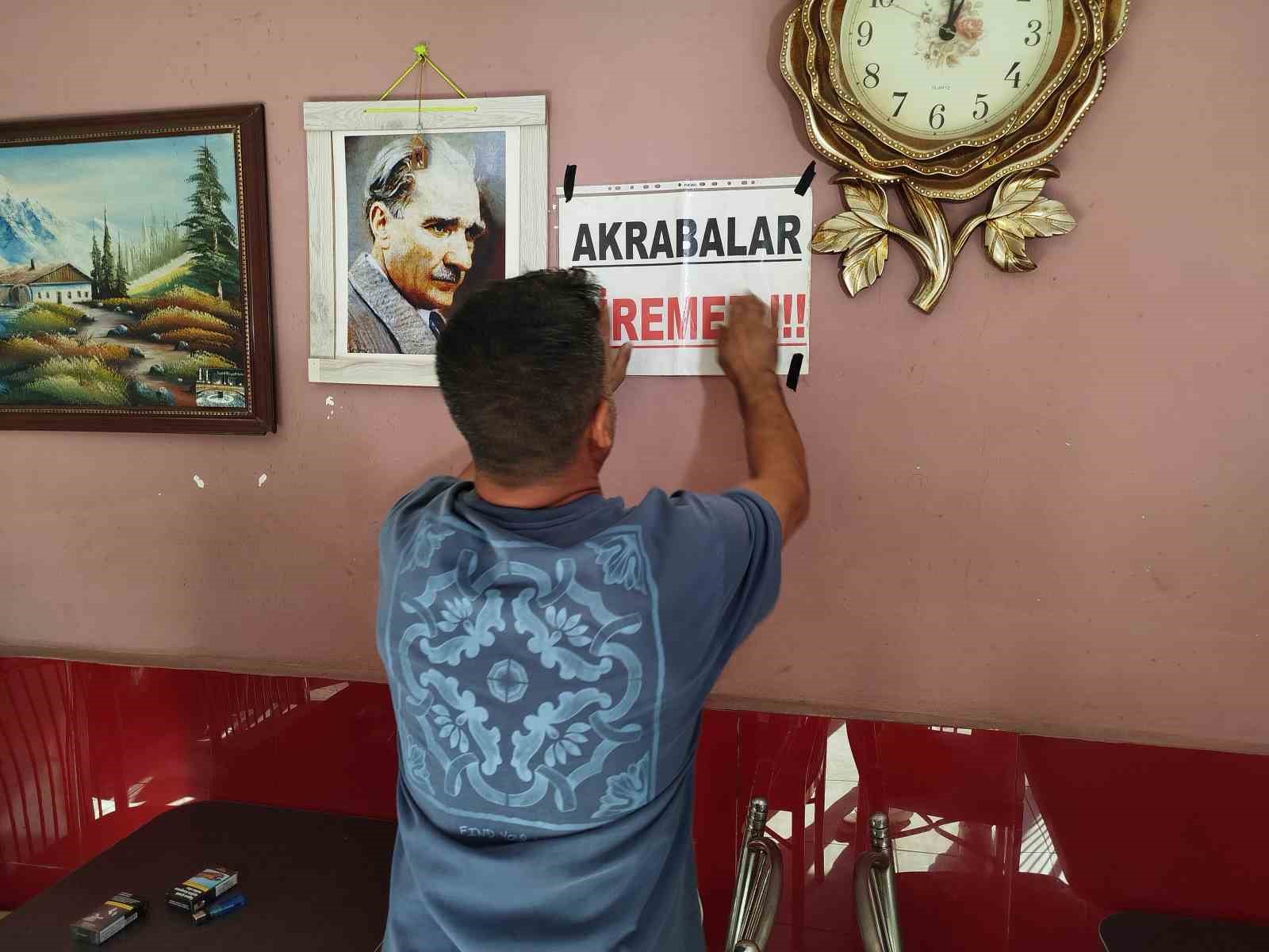 Bedavacı akrabalara isyan etti, dükkanına ’Akrabalar giremez’ pankartı astı
