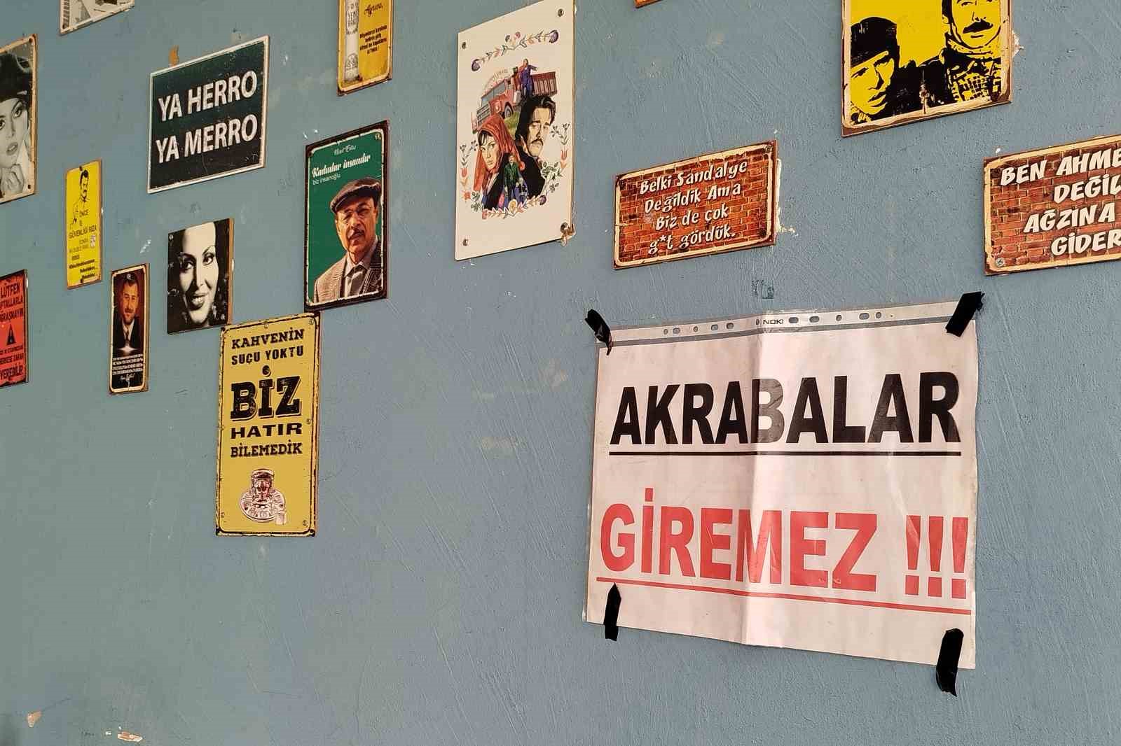 Bedavacı akrabalara isyan etti, dükkanına ’Akrabalar giremez’ pankartı astı
