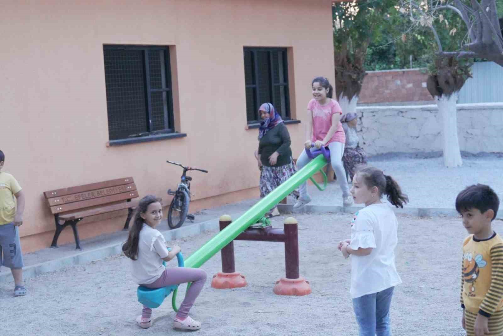 Çocukların yüzü Başkan Yetişkin ile güldü
