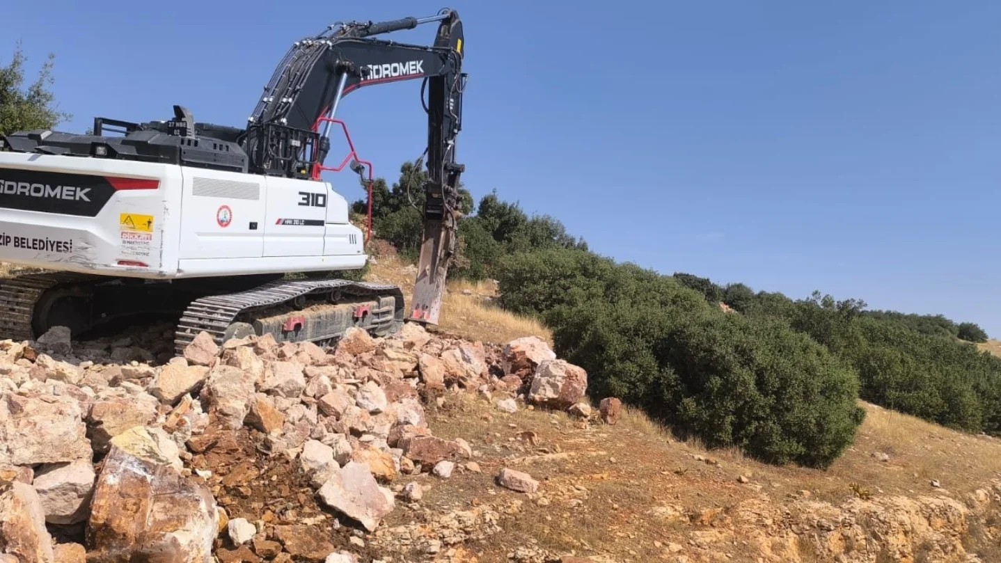 Kırsal mahallelerdeki yol sorunu Nizip Belediyesiyle çözüme kavuşuyor
