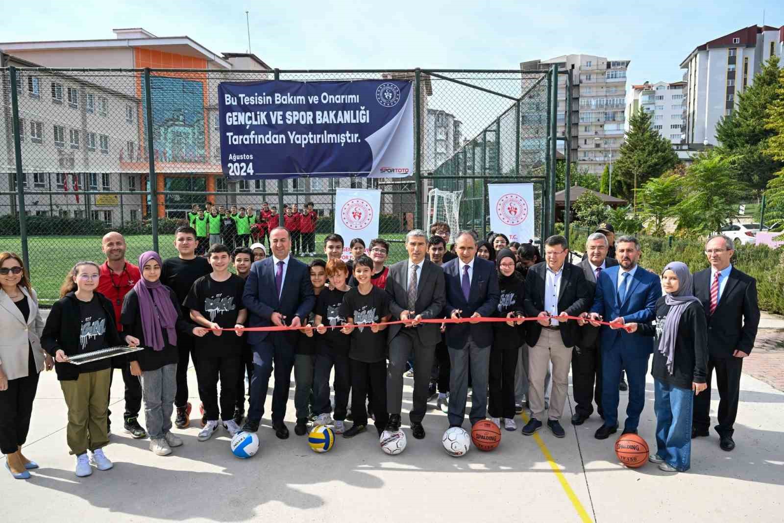 Vali Aktaş, Ertuğrul Gazi Anadolu İmam Hatip Lisesi’ni ziyaret etti
