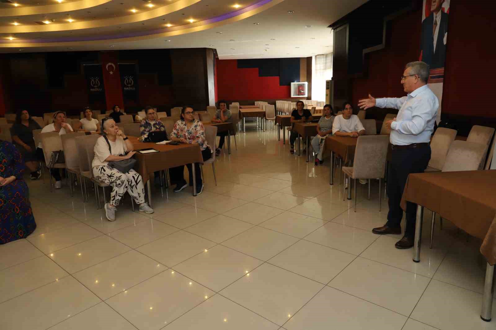 Nazilli’de kadın girişimcilere ürün fotoğrafçılığı kursu
