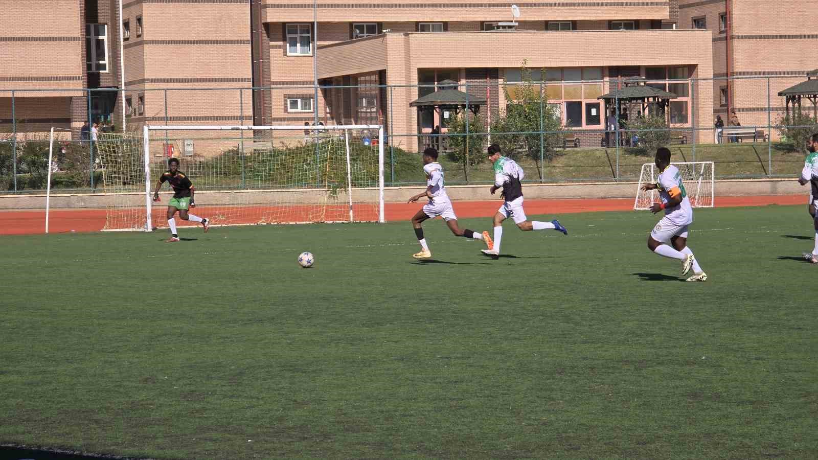 Tokat’ta yabancı öğrenciler arası futbol turnuvası başladı
