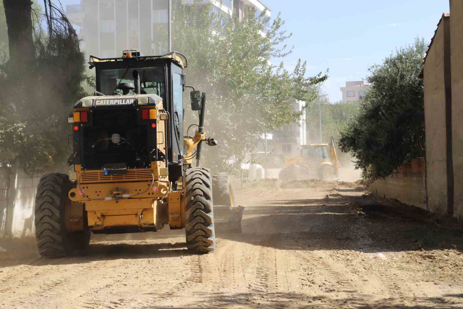 Nazilli’de yol çalışmaları sürüyor
