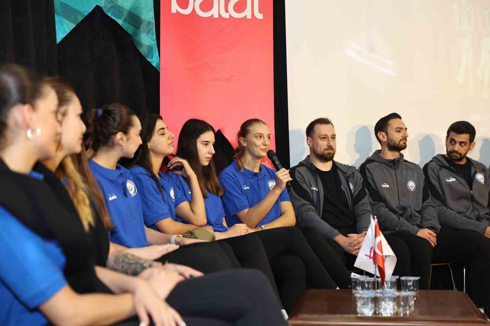 Nilüfer Belediyespor Eker Kadın Voleybol Takımı, öğrencilere altın tavsiyeler
