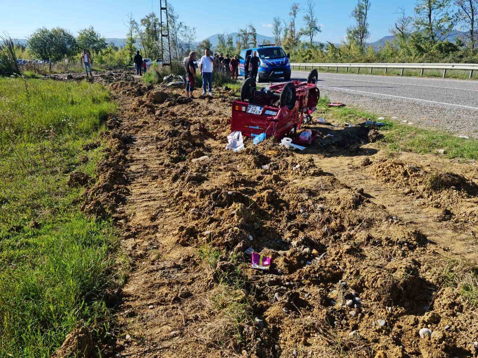 Zonguldak’ta otomobil elektrikli motosiklete çarptı; 1’i çocuk 4 yaralı
