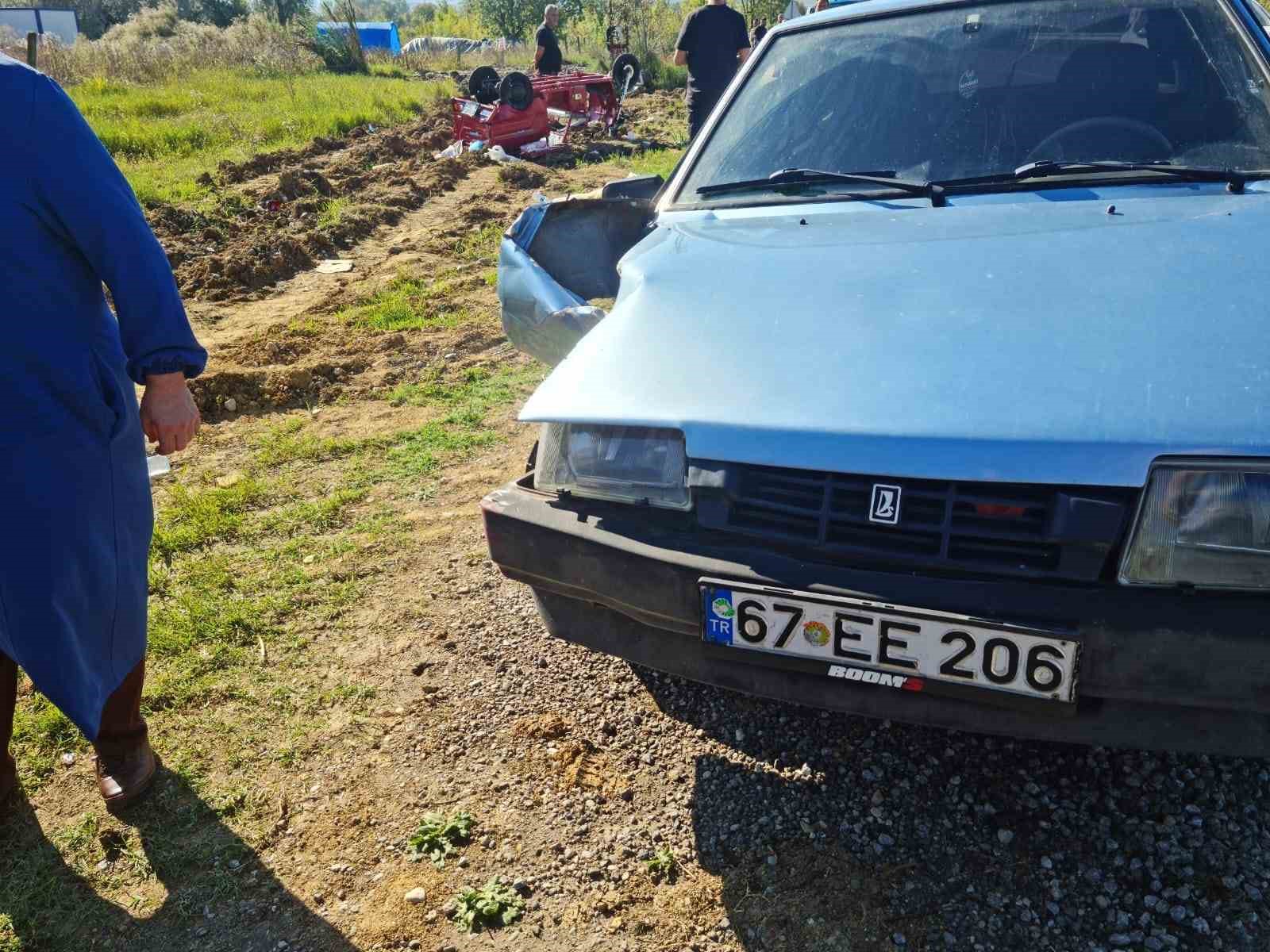 Zonguldak’ta otomobil elektrikli motosiklete çarptı; 1’i çocuk 4 yaralı
