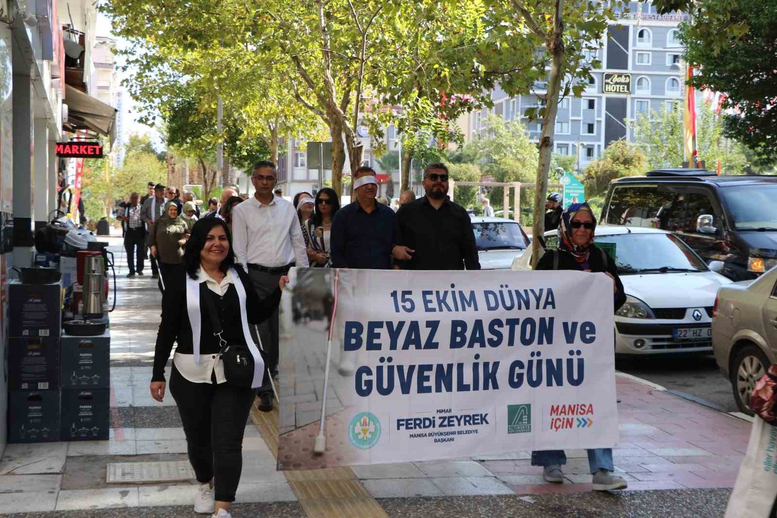 Manisa’da beyaz bastonla farkındalık yürüyüşü
