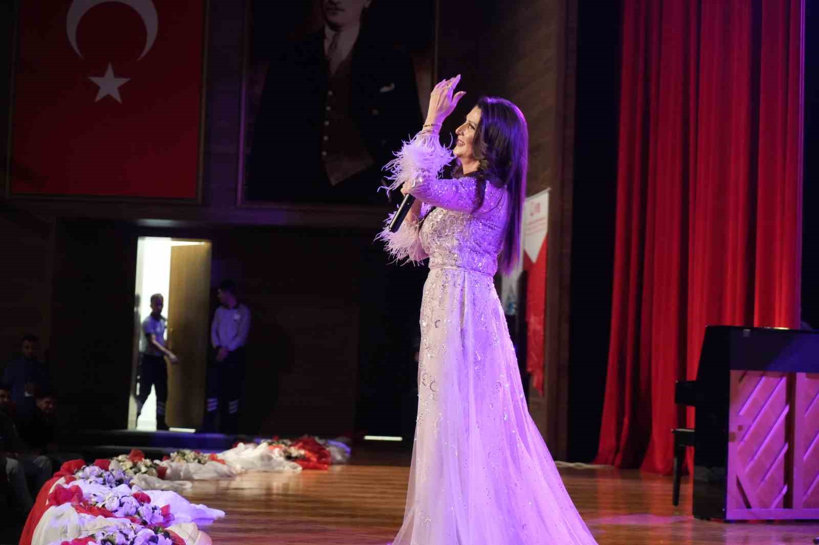 Azerbaycanlı sanatçı Mammadova’dan unutulmaz konser
