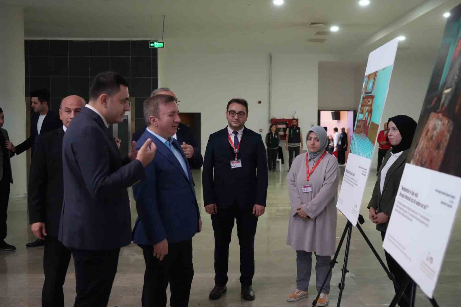 Hat ve Tezhip ile Türk Diasporası temalı fotoğraf sergisi
