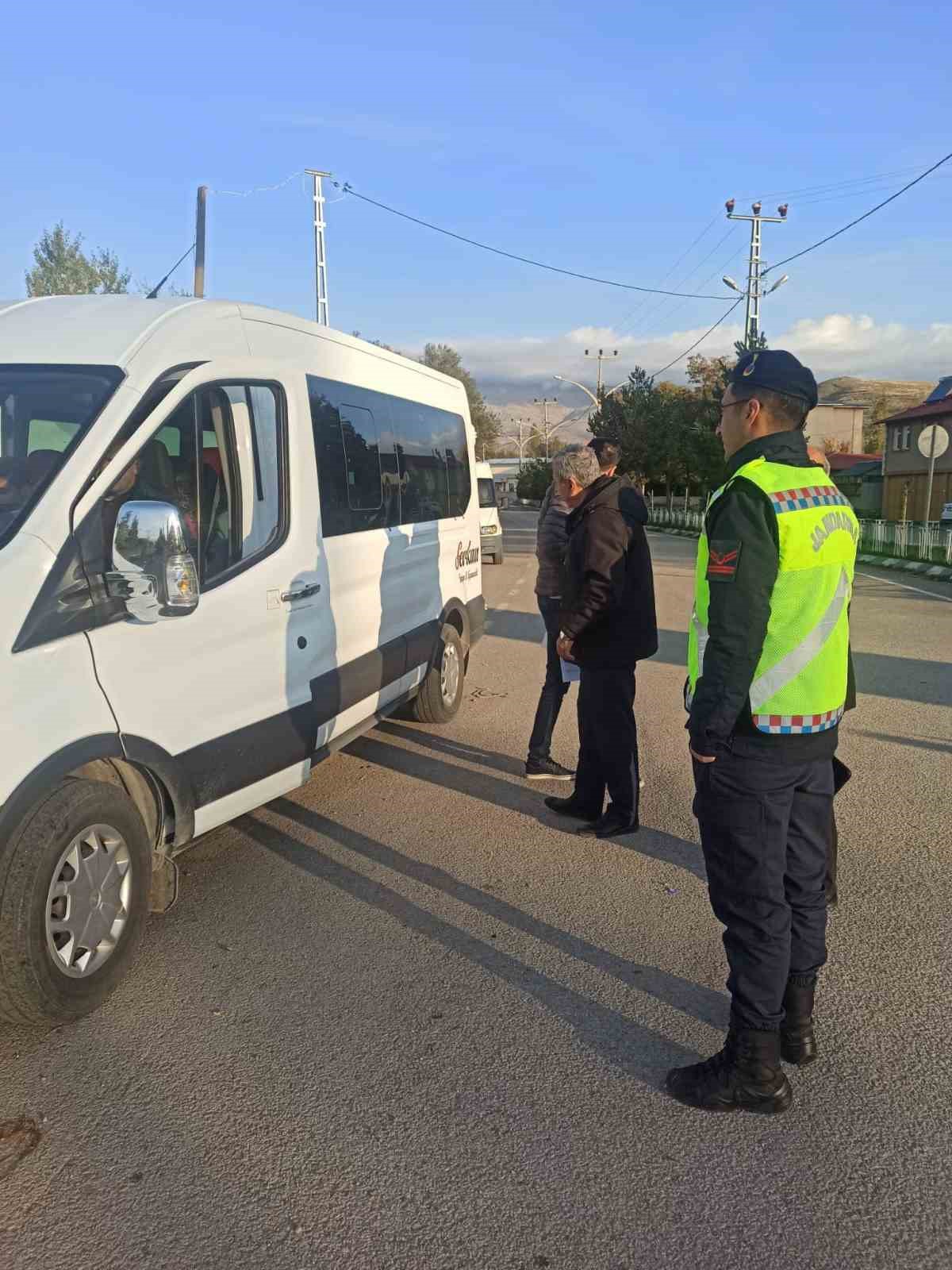 Okul servis araçlarında denetimler devam ediyor
