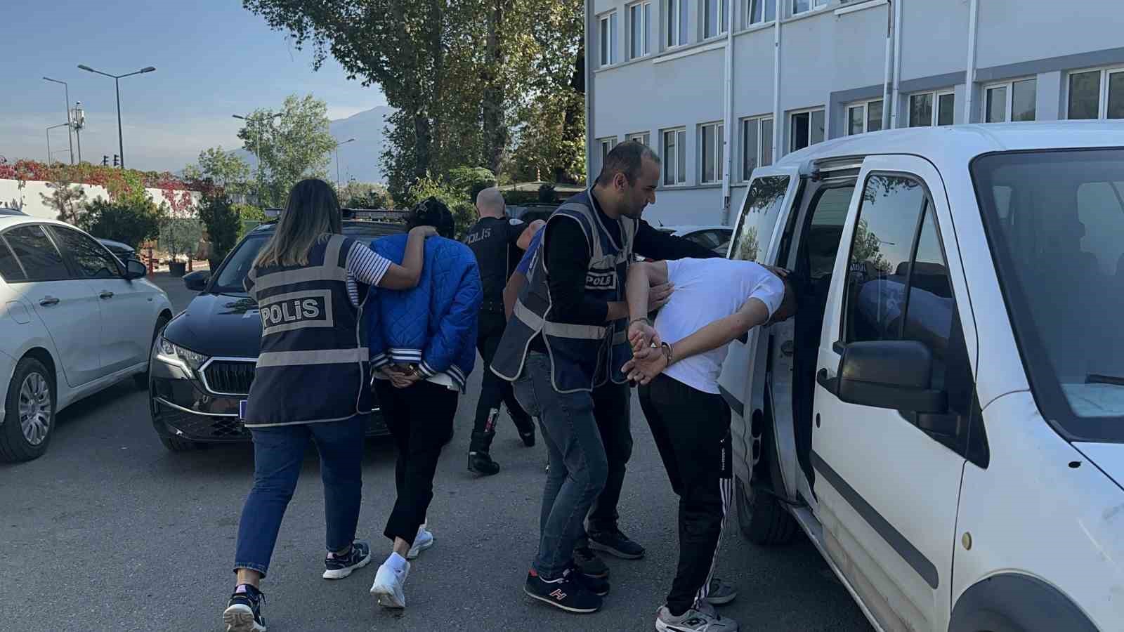 Bursa’da fuhuş operasyonu : 4 kadın kurtarıldı, 4 şüpheli yakalandı
