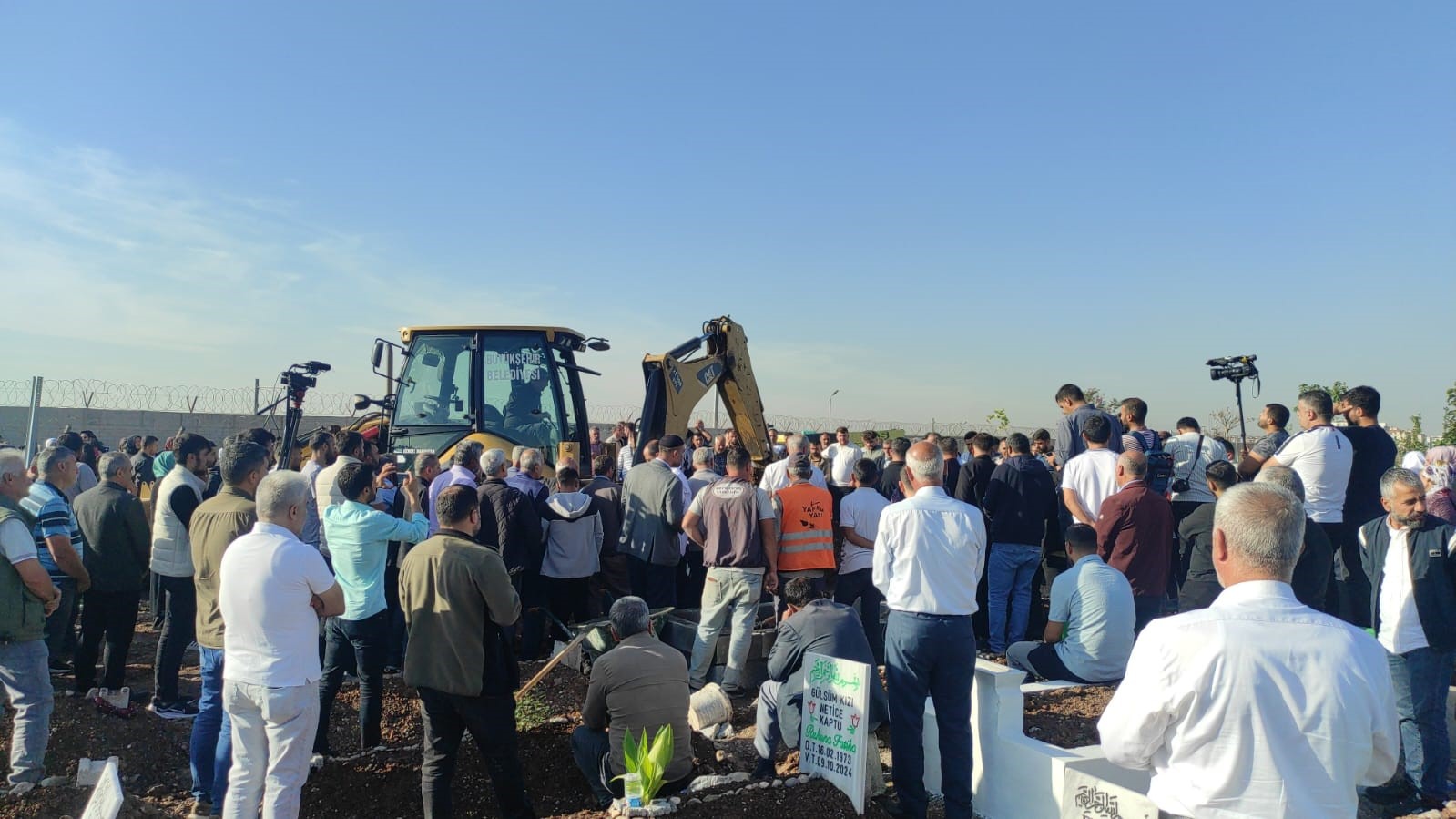 Van Gölü kıyısında cesedi bulunan Rojin, Diyarbakır’da defnedildi
