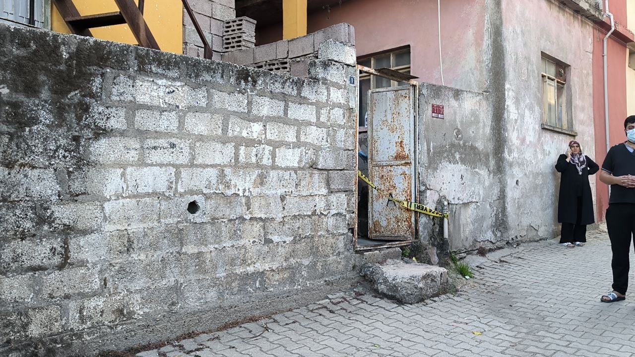 Koku üzerine girilen evde kadının cansız bedeni bulundu
