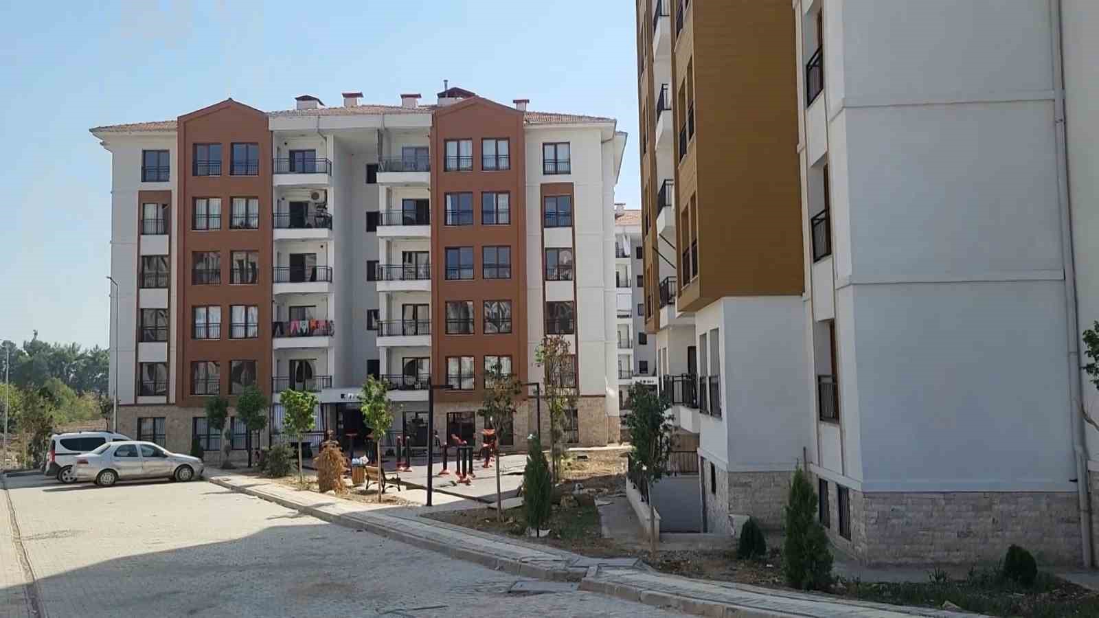 Depremzede Adıyamanlılar yeni yuvalarına geçti
