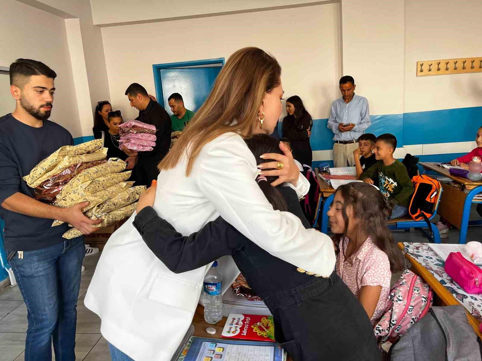 Öğrenciler istedi Ebru Yaşar söz verdi
