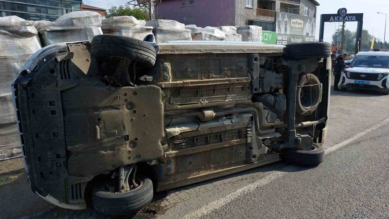 Hastaneye giderken kaza geçirdiler: 2 yaralı
