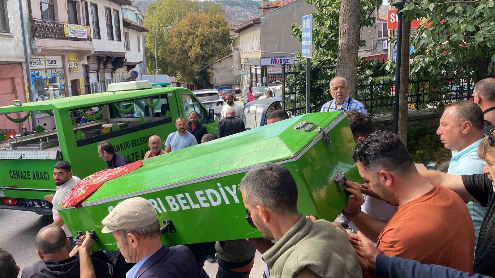 Dini nikahlı eşi tarafından öldürülen kadın son yolculuğuna uğurlandı
