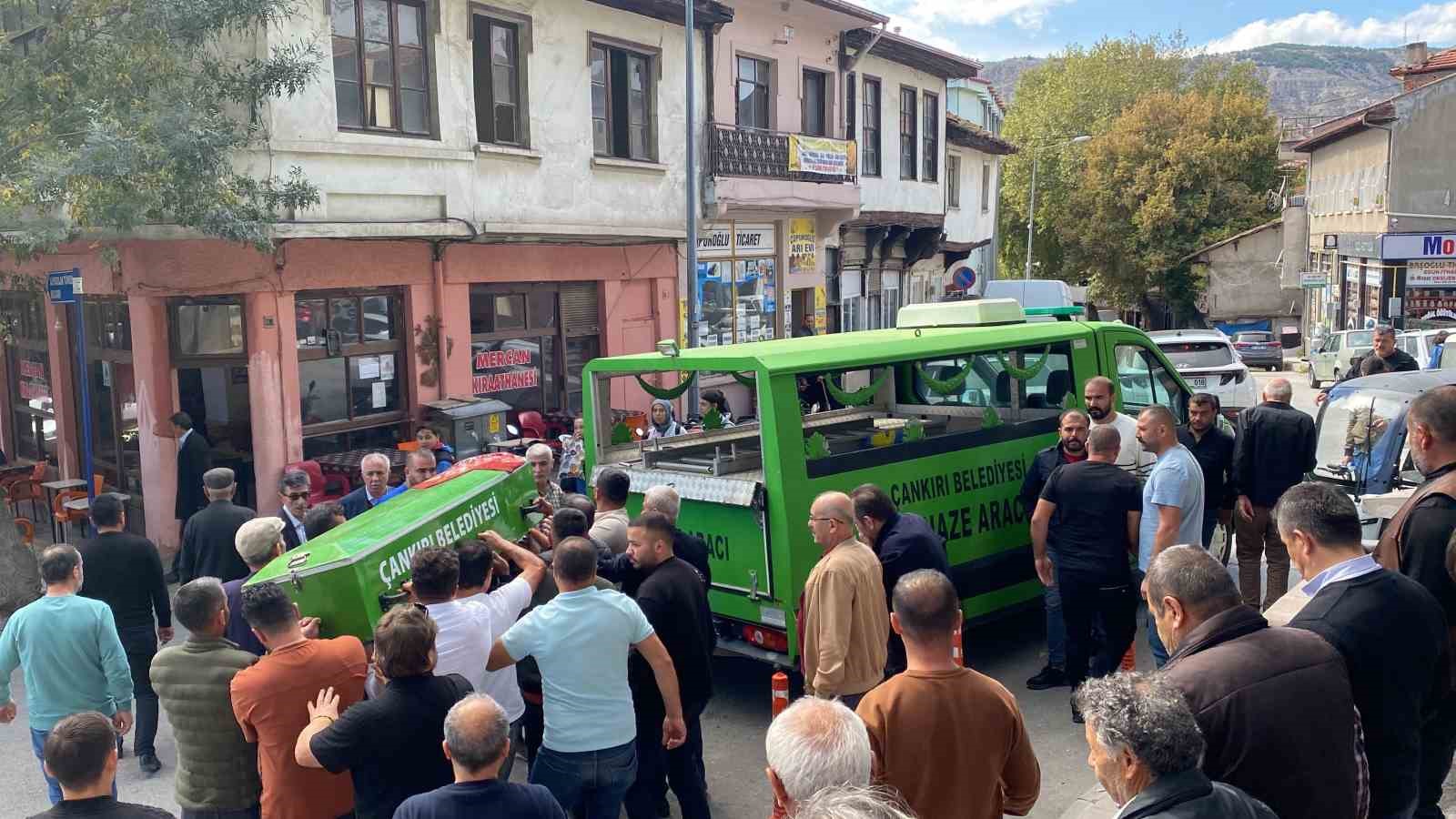 Dini nikahlı eşi tarafından öldürülen kadın son yolculuğuna uğurlandı
