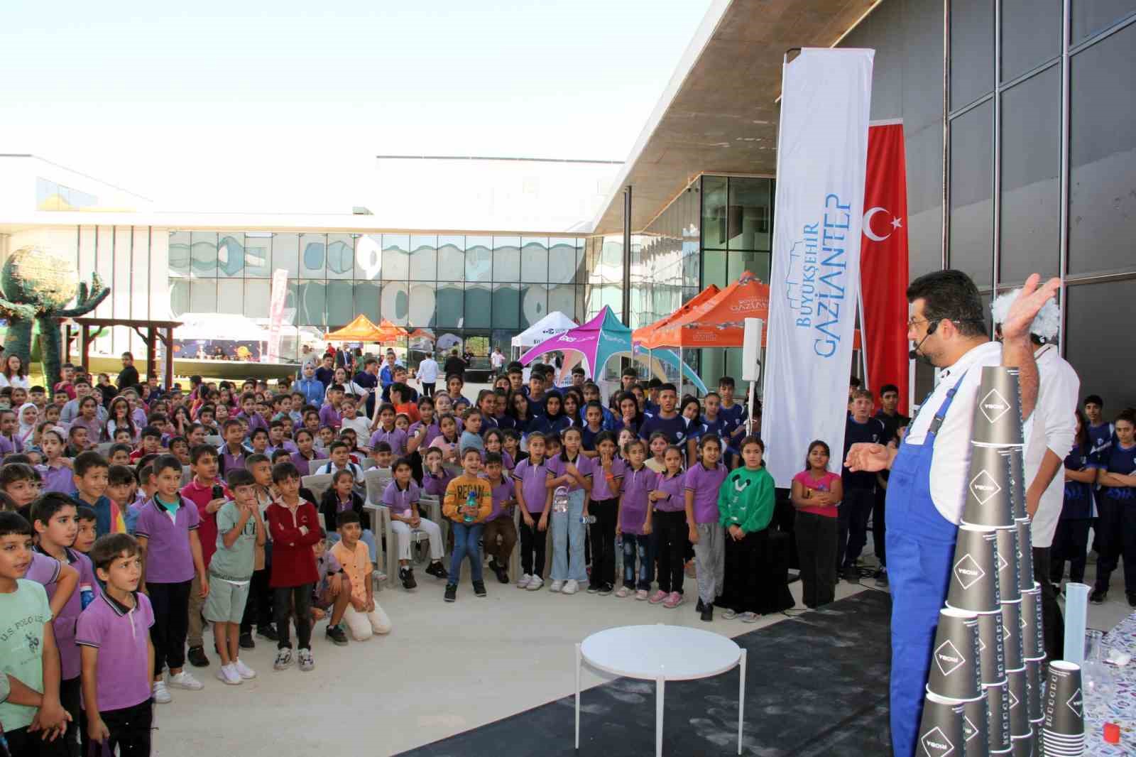 Astrofest’in ikinci durağı bilim şenliği yoğun ilgi görüyor
