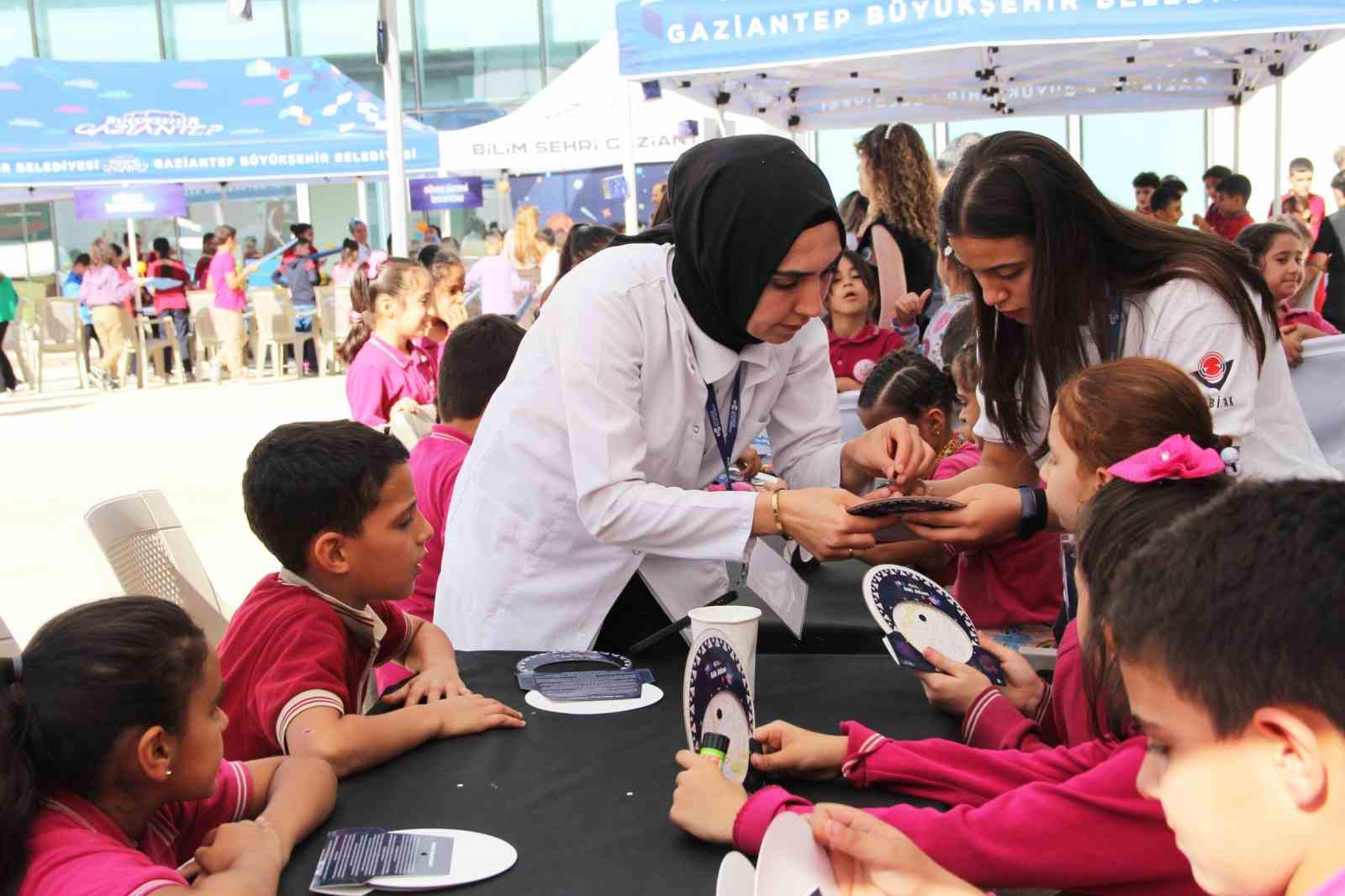 Astrofest’in ikinci durağı bilim şenliği yoğun ilgi görüyor
