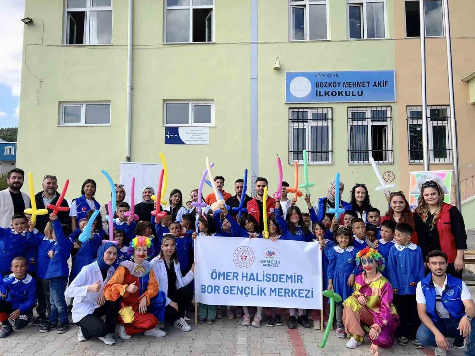 Gönüllü Makas Projesi ile çocukların saç bakımı yapıldı
