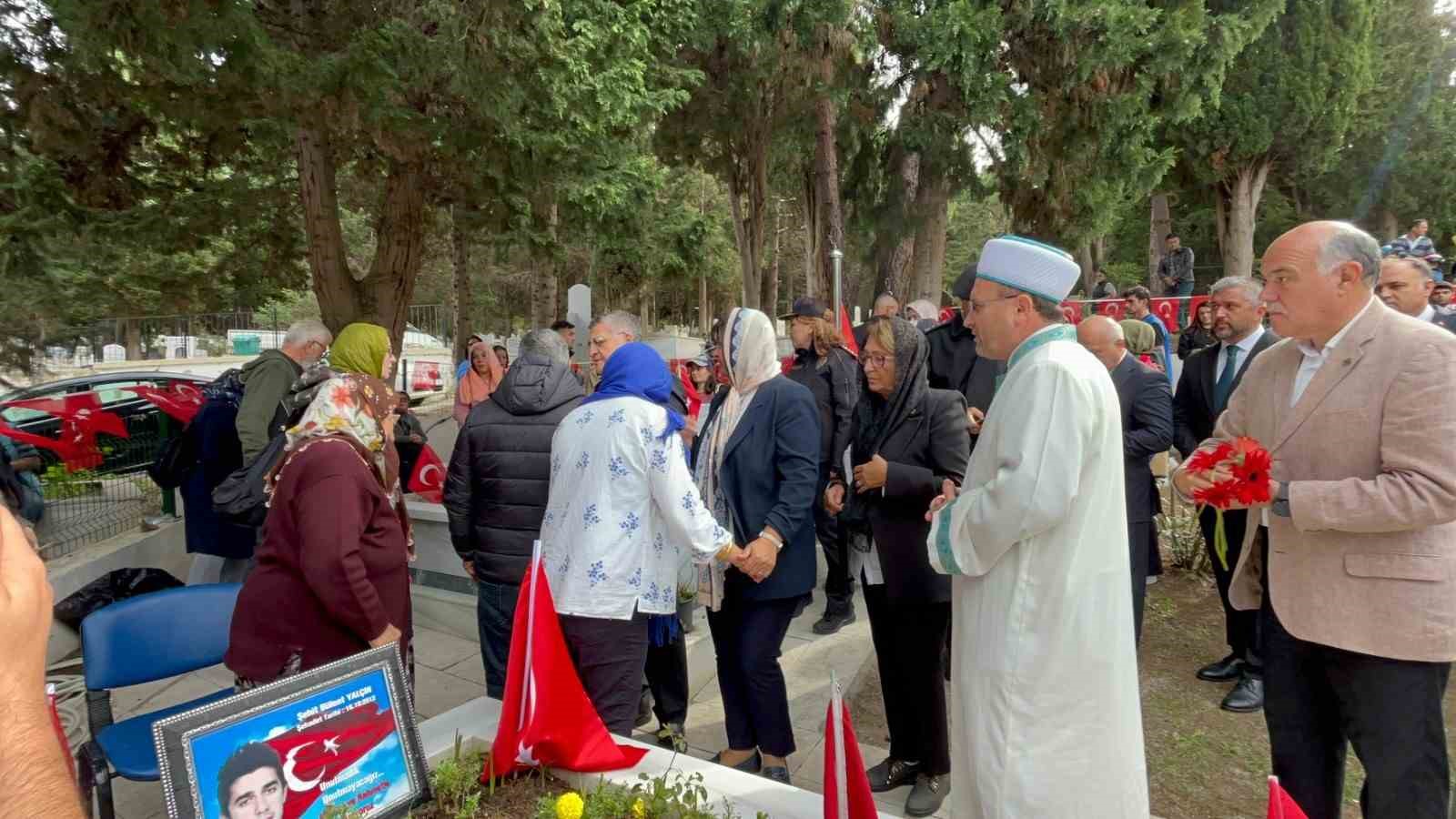 Şehit Bülent Yalçın, kabri başında anıldı
