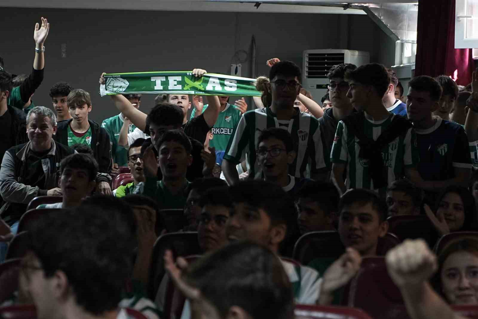 Bursaspor oyuncuları öğrenciler ile buluştu
