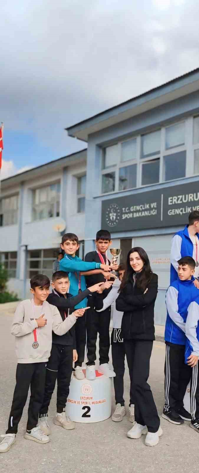 Aşkale atletizmde başarısını sürdürüyor
