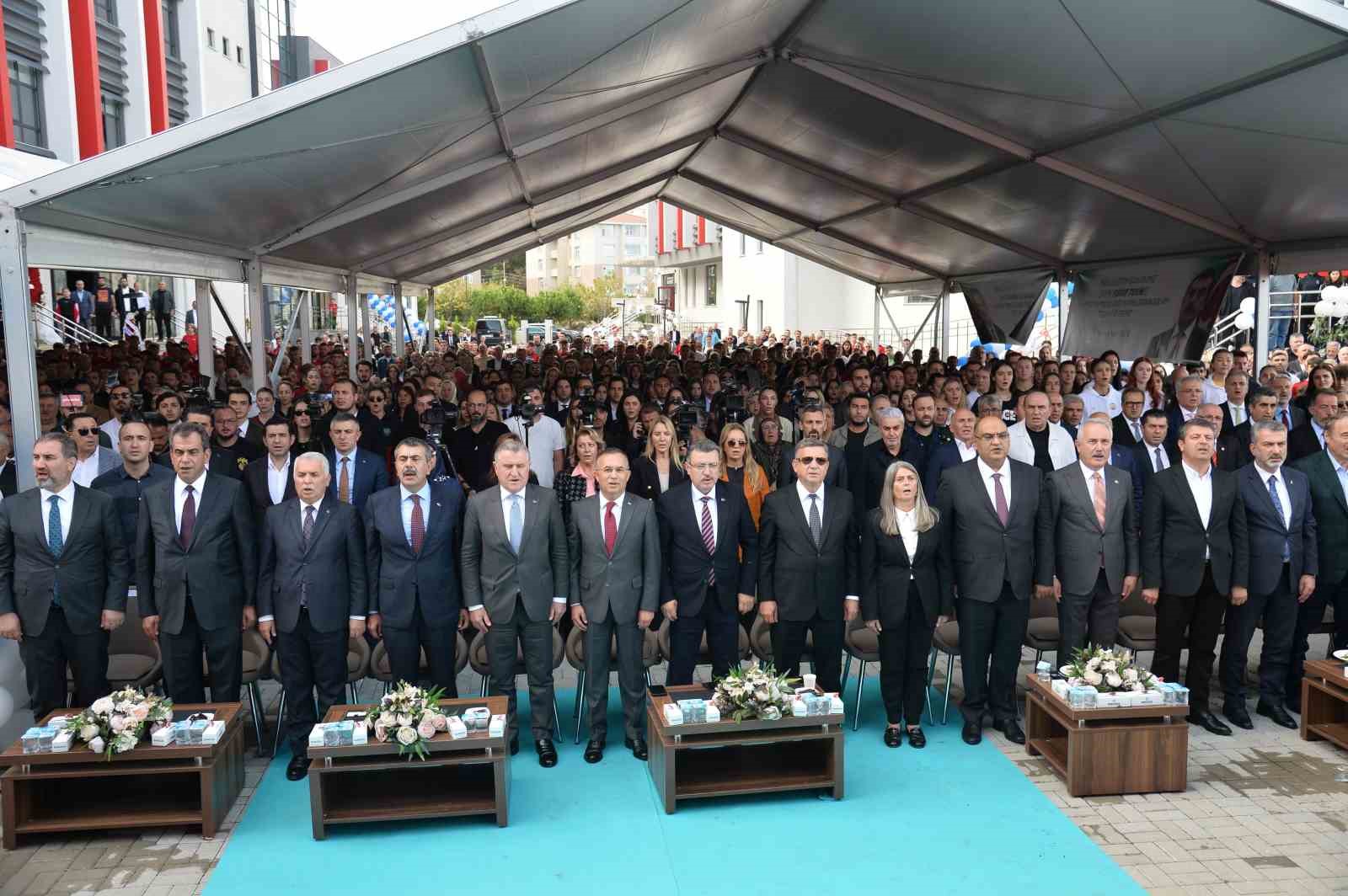 Milli Eğitim Bakanı Tekin ve Gençlik ve Spor Bakanı Bak Trabzon’da açılışa katıldı
