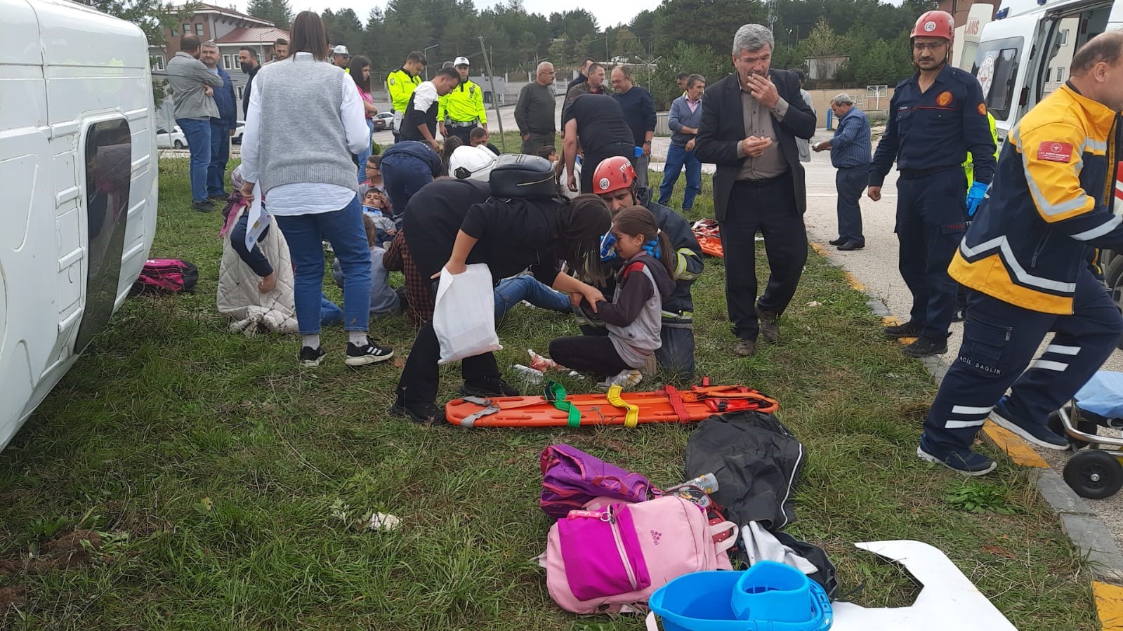 Öğrencileri taşıyan minibüs ile tır çarpıştı: 12’si öğrenci  13 yaralı
