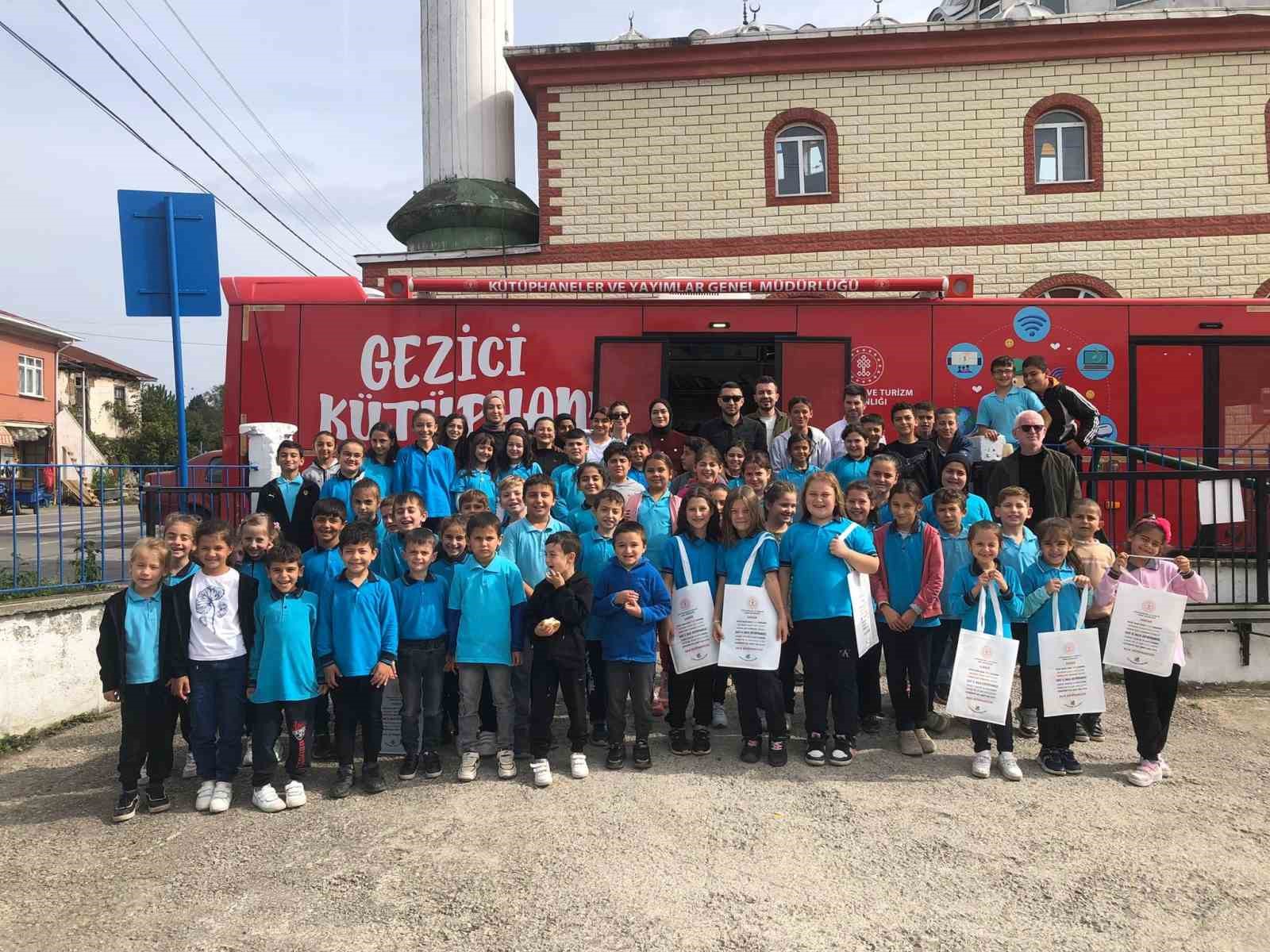 Gezici Kütüphane’den 12 bin kişiye hizmet
