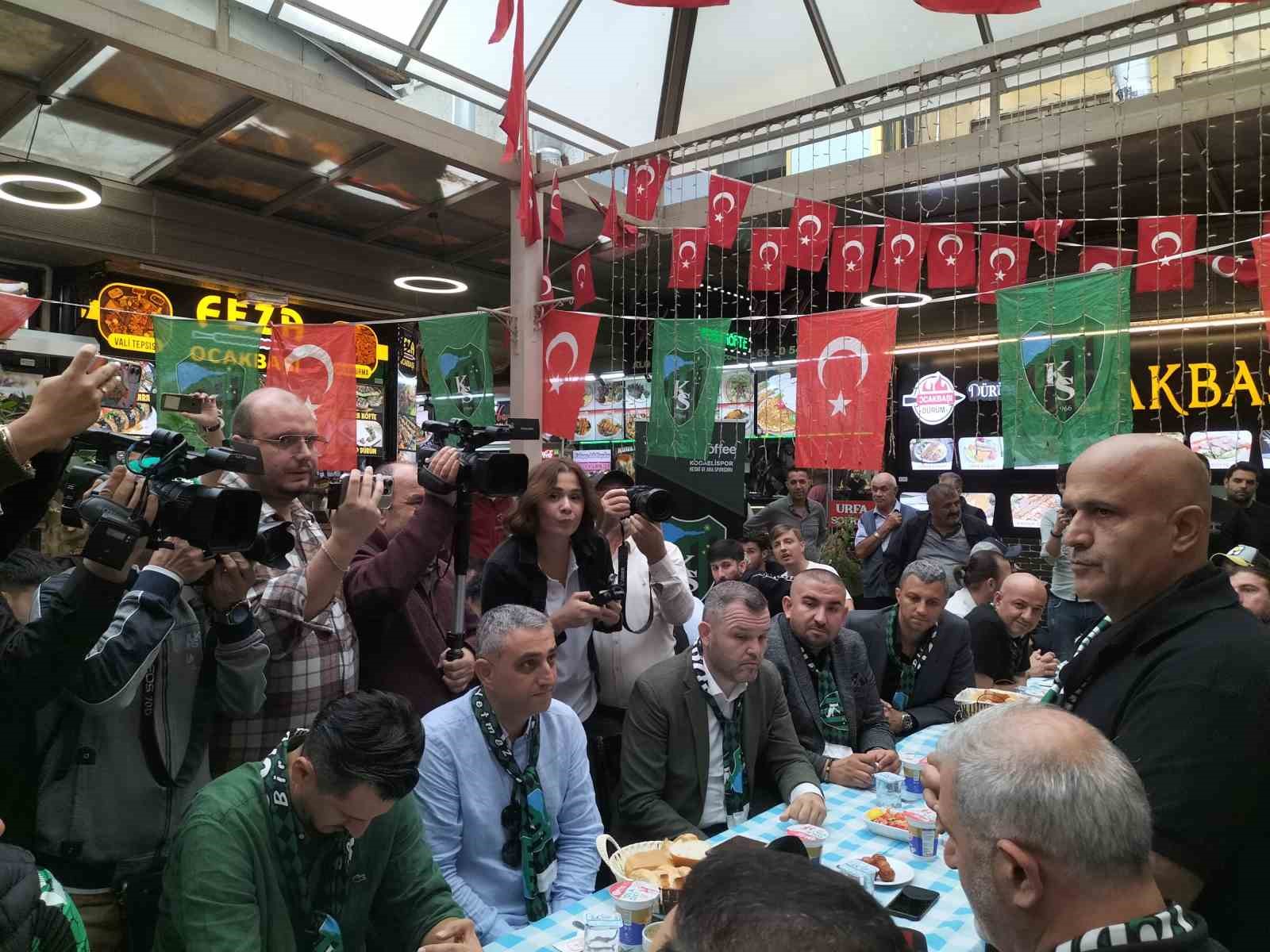 Kocaelispor çarşıya indi, ortaya renkli görüntüler çıktı
