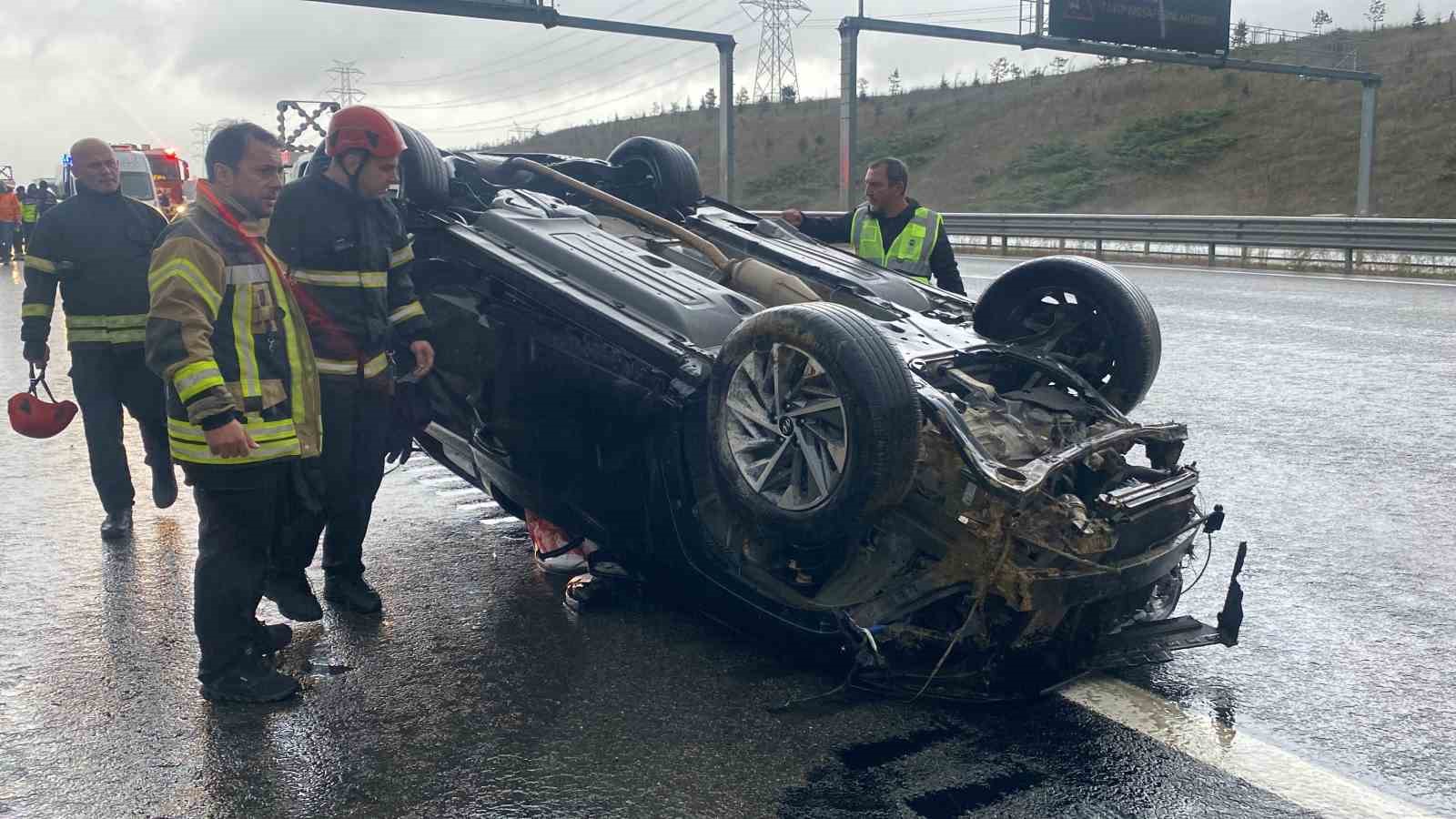 Kuzey Marmara Otoyolu’nda takla atan otomobil sürüklendi: 4 yaralı
