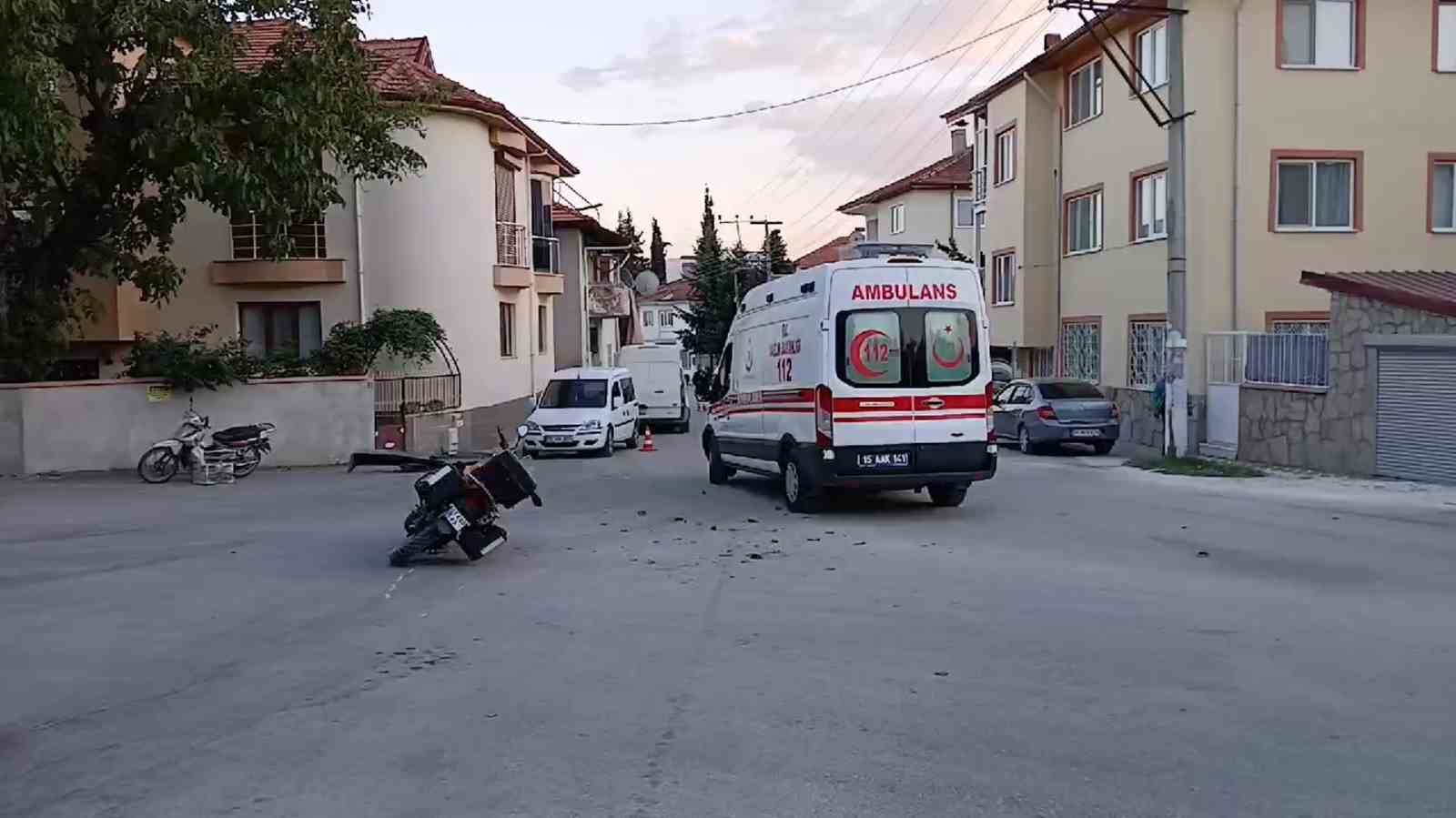 15 yaşındaki çocuğun kullandığı otomobil motosiklet ile çarpıştı: 1 yaralı
