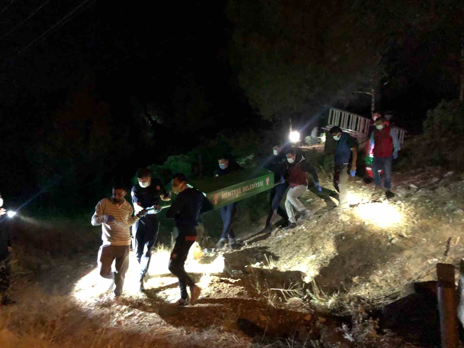 3 yıl önce oğlunu kaybetmişti, ağaca asılı halde bulundu
