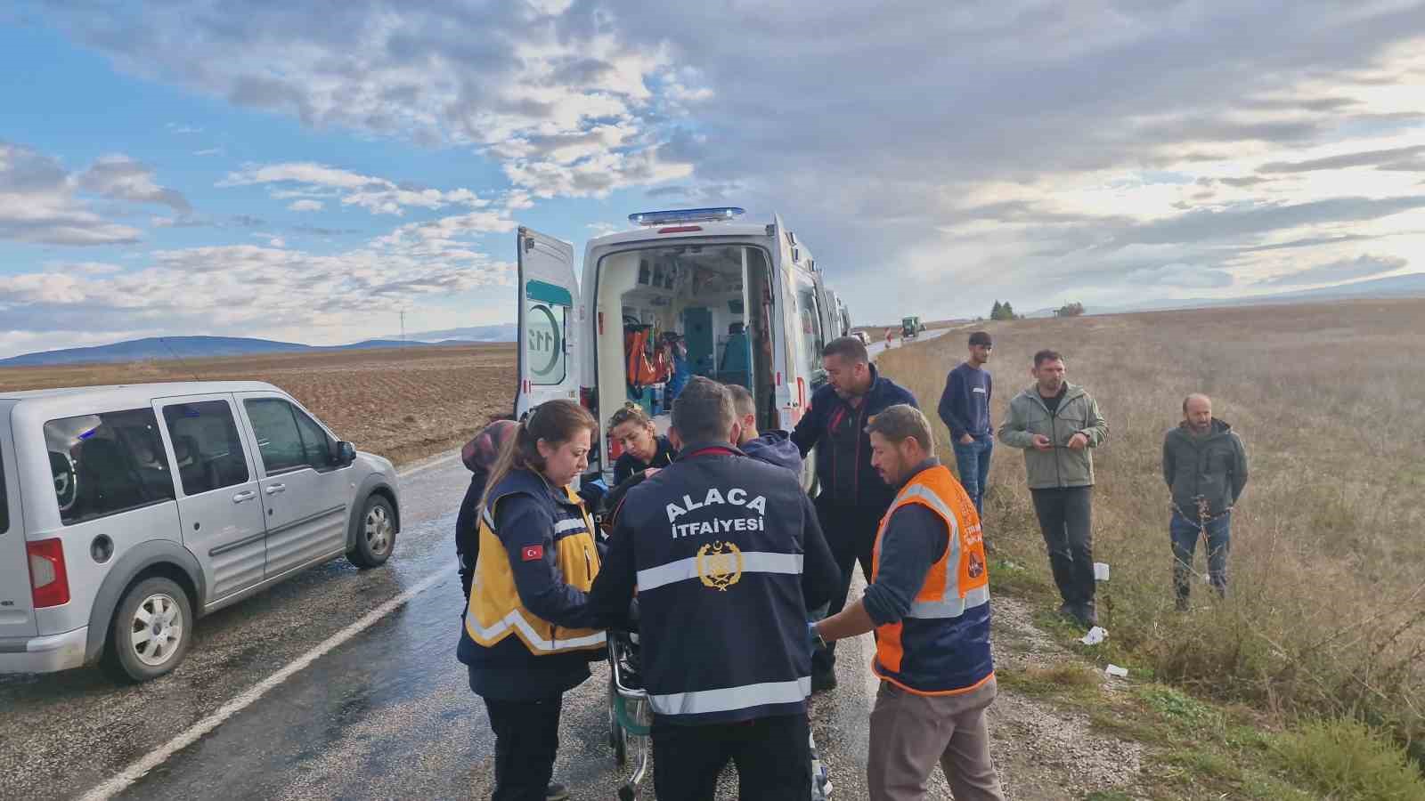 Çorum’da tır ile işçi servisi çarpıştı: 1 ölü, 14 yaralı
