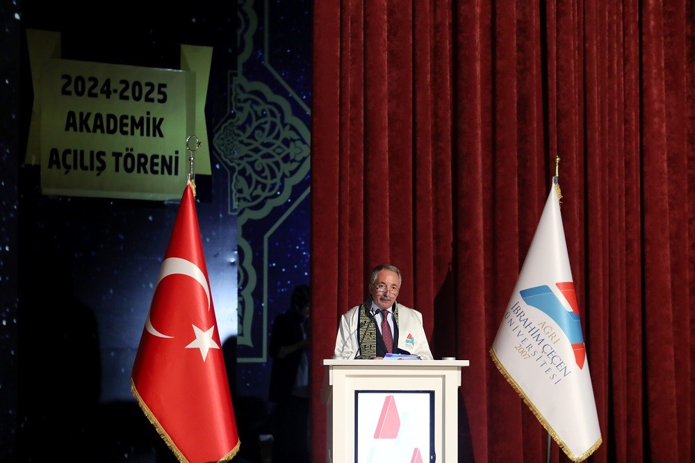 AİÇÜ’de akademik yılı açılış ve fahri doktora tevdi töreni düzenlendi
