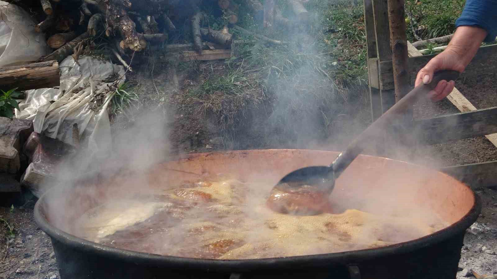 Giresun’da kadınlar yazın bolluğunu kışa taşıyor
