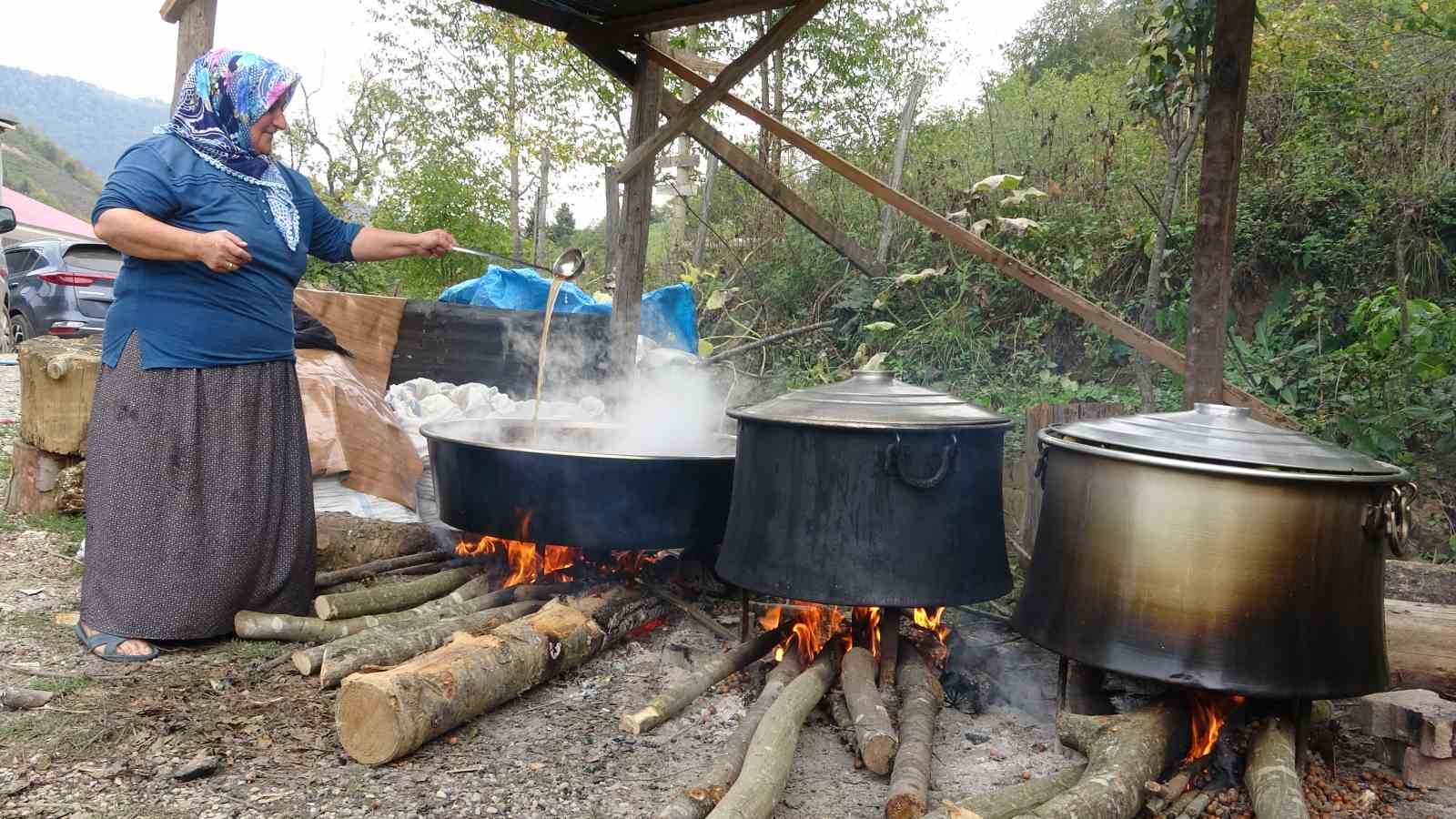 Giresun’da kadınlar yazın bolluğunu kışa taşıyor
