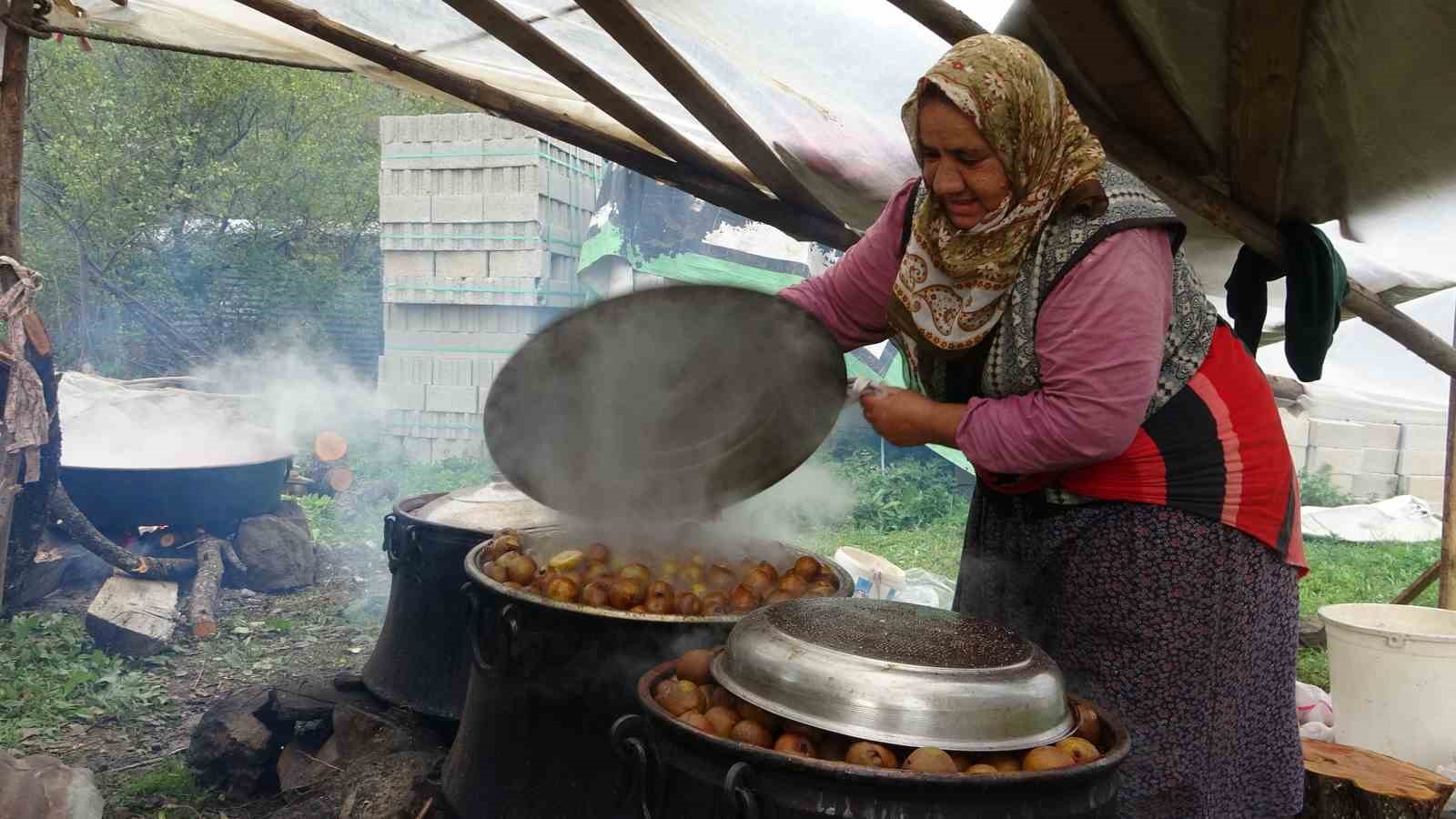 Giresun’da kadınlar yazın bolluğunu kışa taşıyor
