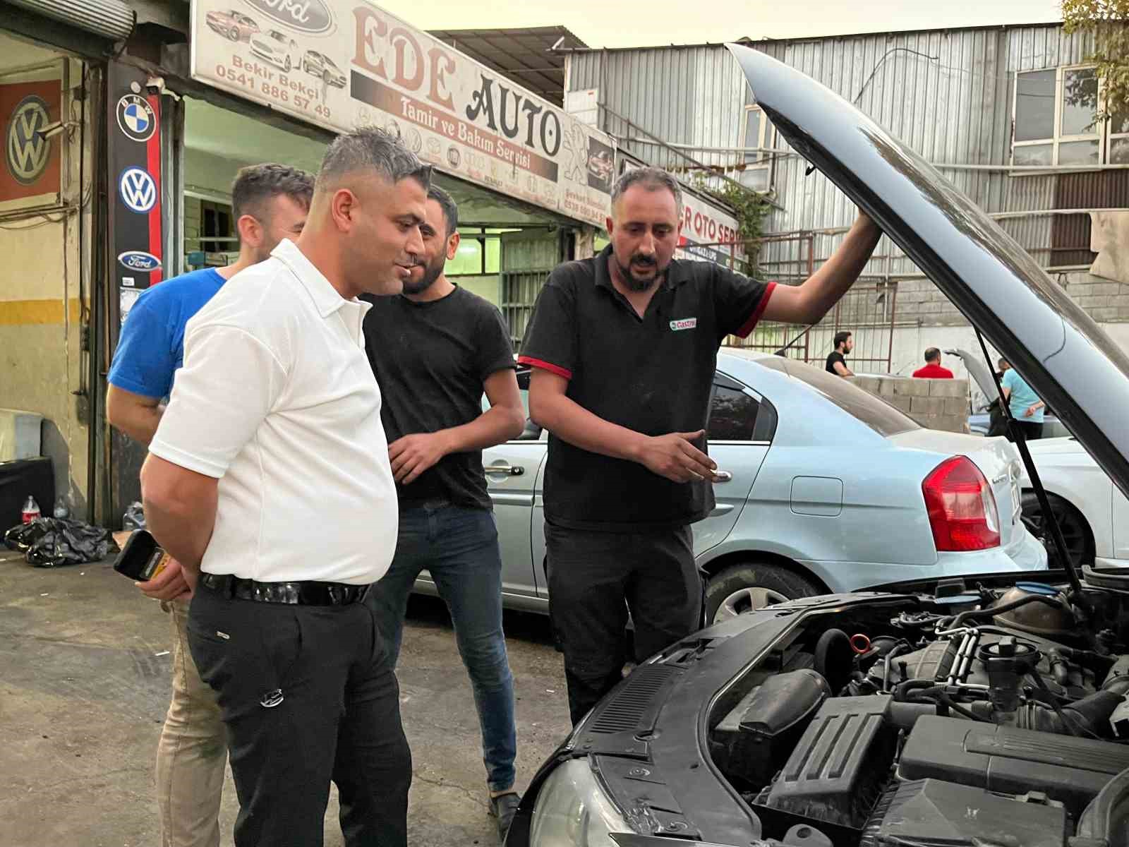 Otomobili tamirden erken çıkınca davul zurna eşliğinde oynayarak teslim aldı
