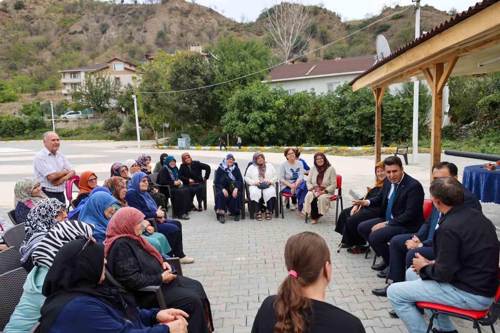 Vali Aygöl, Küplü köyünde kadınları dinledi
