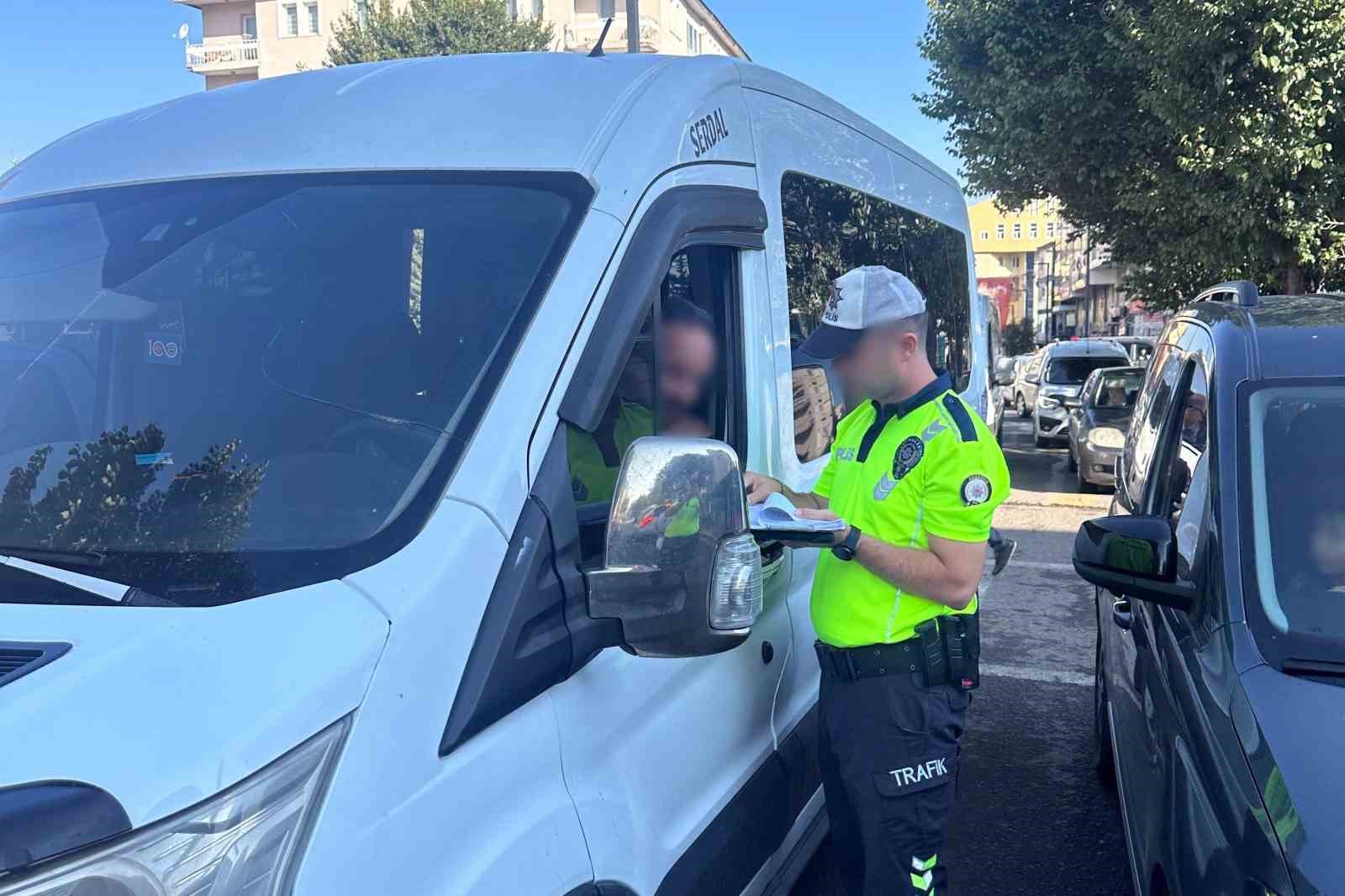 Ardahan’da Polis okul çevrelerinde göz açtırmıyor
